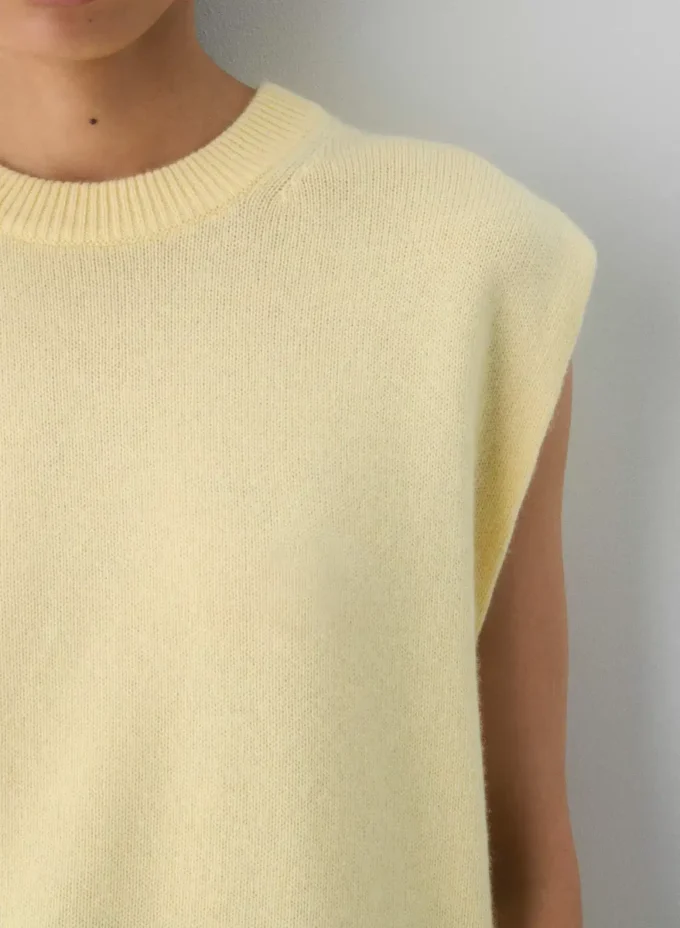 Essential Cashmere Relaxed Crew Vest Essential Cashmere Relaxed Crew Vest