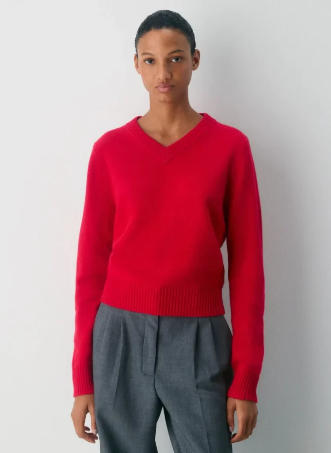 Essential Cashmere V-neck Sweater Essential Cashmere V-neck Sweater