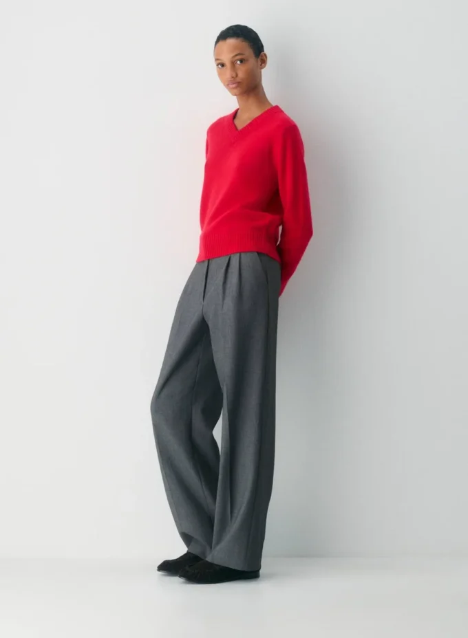 Essential Cashmere V-neck Sweater Essential Cashmere V-neck Sweater