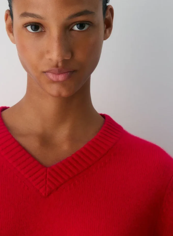 Essential Cashmere V-neck Sweater Essential Cashmere V-neck Sweater