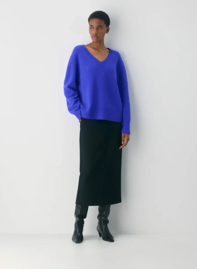 Plush Cashmere Oversized V-neck Sweater Plush Cashmere Oversized V-neck Sweater