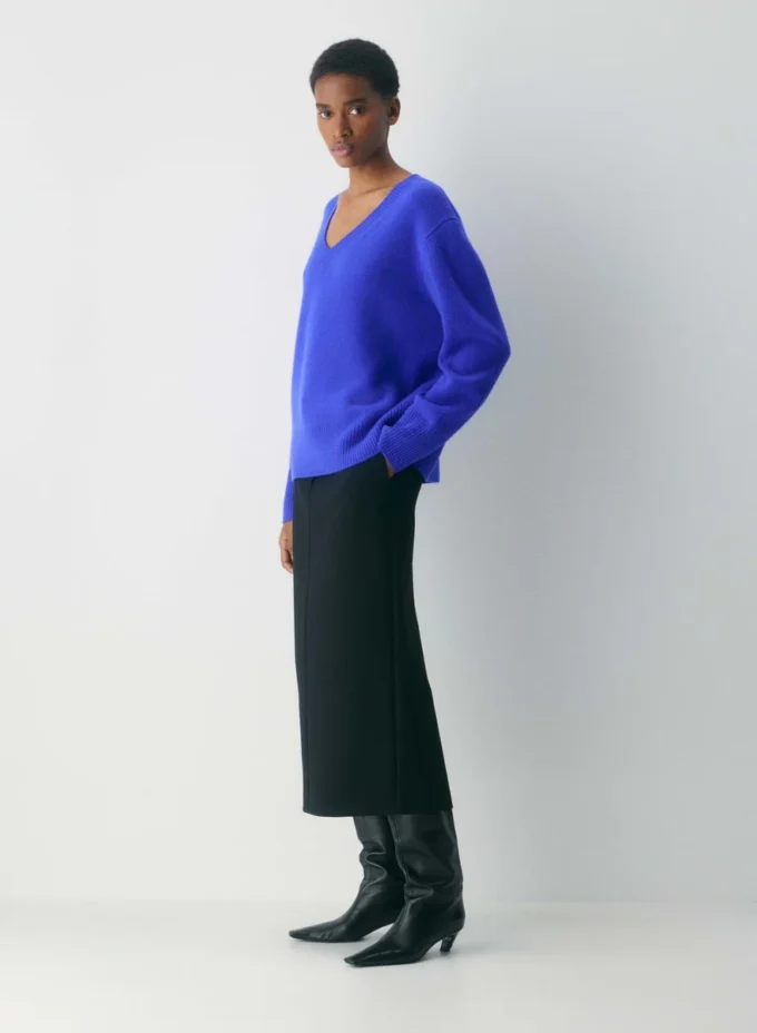 Plush Cashmere Oversized V-neck Sweater Plush Cashmere Oversized V-neck Sweater