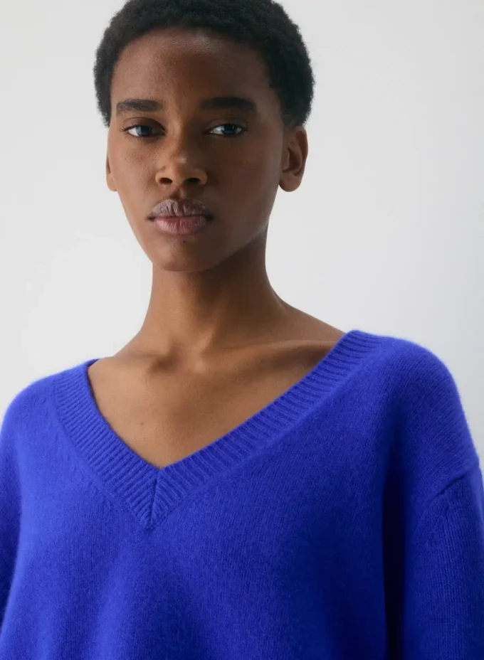 Plush Cashmere Oversized V-neck Sweater Plush Cashmere Oversized V-neck Sweater