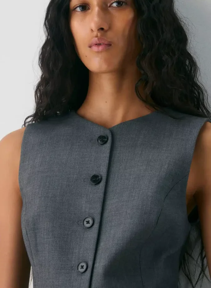 Regal Vest – (Re)ssential Regal Vest – (Re)ssential