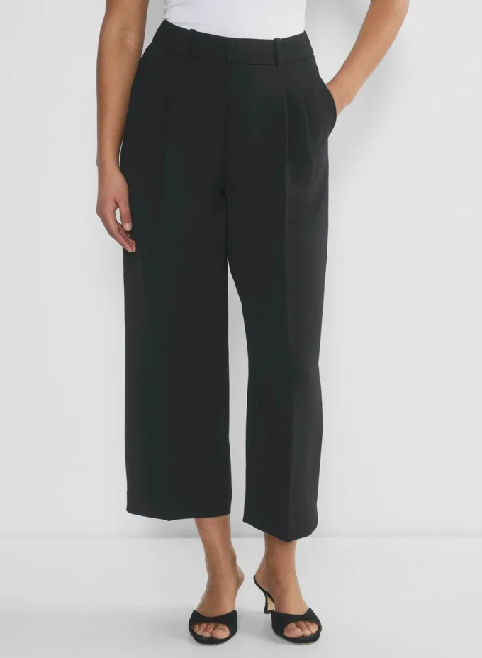 The Effortless Pant™ Curve-fit Cropped – Crepette™ The Effortless Pant™ Curve-fit Cropped – Crepette™