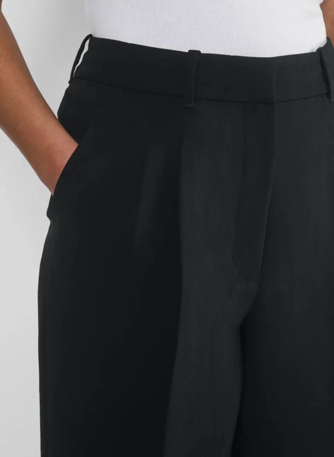 The Effortless Pant™ Curve-fit Cropped – Crepette™ The Effortless Pant™ Curve-fit Cropped – Crepette™