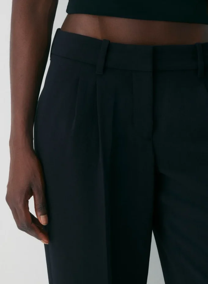 The Effortless Pant™ Curve-Fit Lo-Rise – Crepette™ The Effortless Pant™ Curve-Fit Lo-Rise – Crepette™