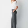 The Effortless Pant™ Curve-Fit – (Re)ssential The Effortless Pant™ Curve-Fit – (Re)ssential