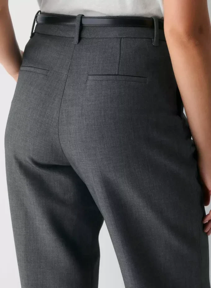 The Effortless Pant™ Curve-Fit – (Re)ssential The Effortless Pant™ Curve-Fit – (Re)ssential