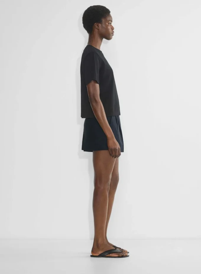 The Effortless Short™ Curve-fit Mini – CruiseLinen™ The Effortless Short™ Curve-fit Mini – CruiseLinen™