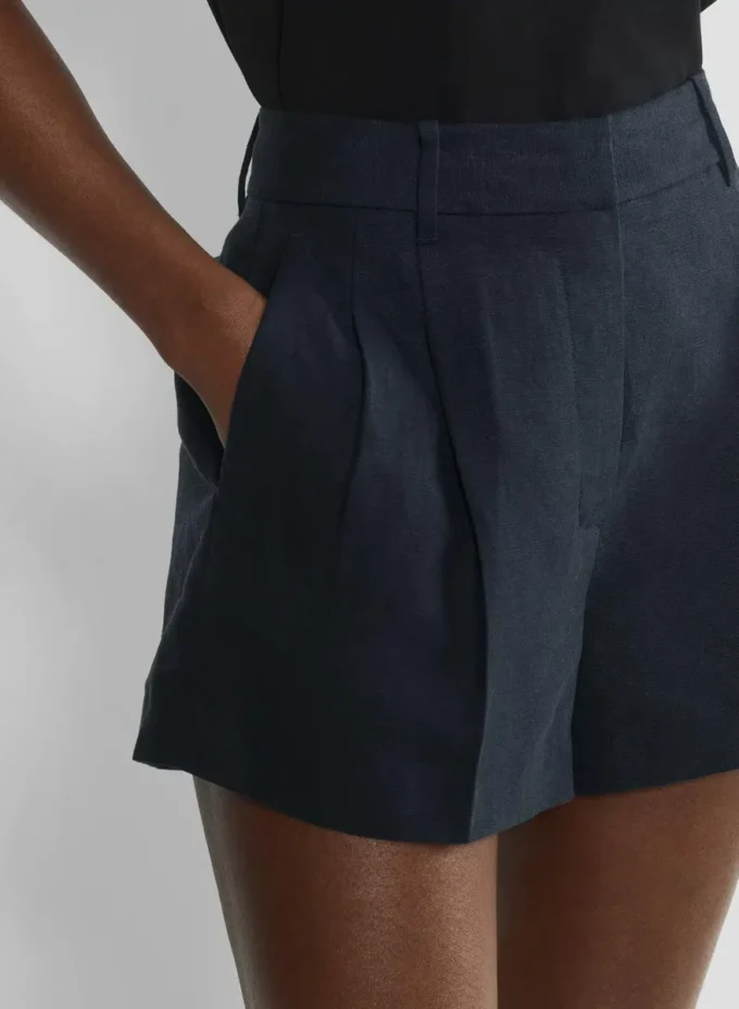 The Effortless Short™ Curve-fit Mini – CruiseLinen™ The Effortless Short™ Curve-fit Mini – CruiseLinen™