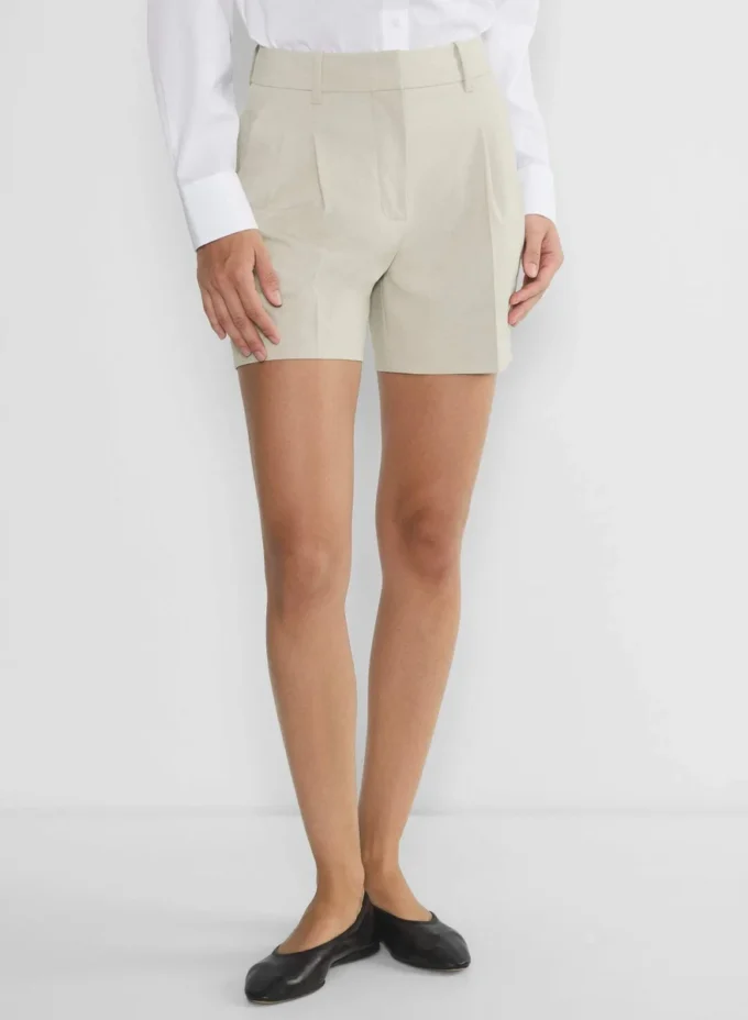 The Effortless Short™ Mid-thigh – (Re)ssential Light The Effortless Short™ Mid-thigh – (Re)ssential Light