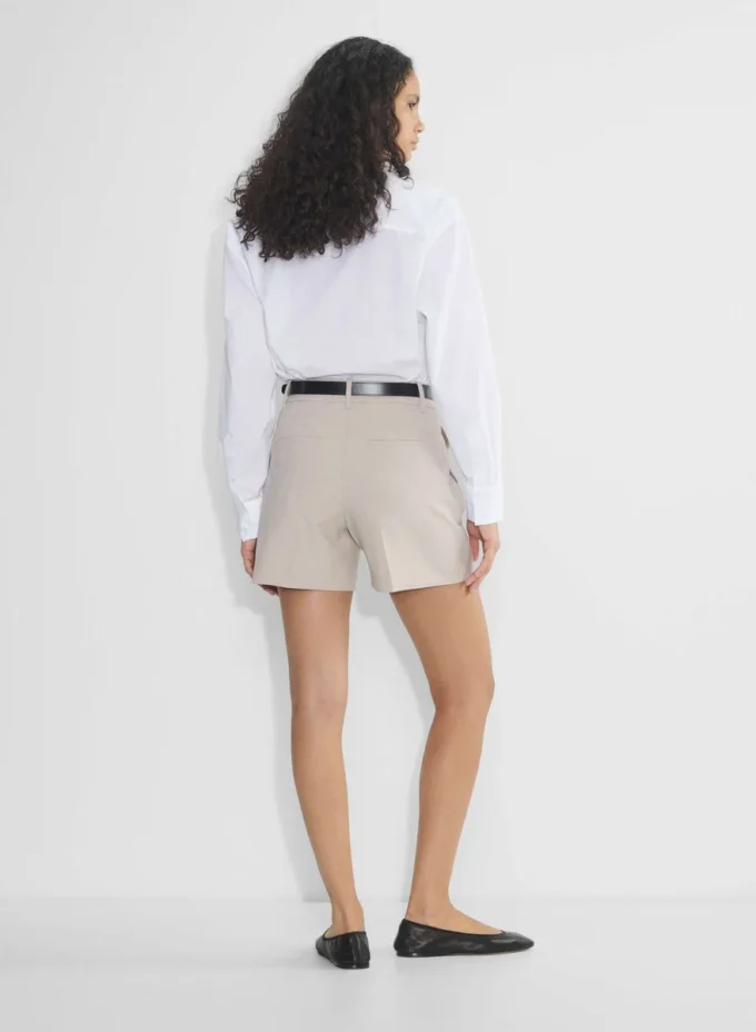 The Effortless Short™ Mid-thigh – (Re)ssential Light The Effortless Short™ Mid-thigh – (Re)ssential Light