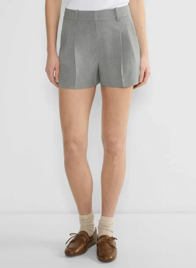 The Effortless Short™ Mini – (Re)ssential Light The Effortless Short™ Mini – (Re)ssential Light