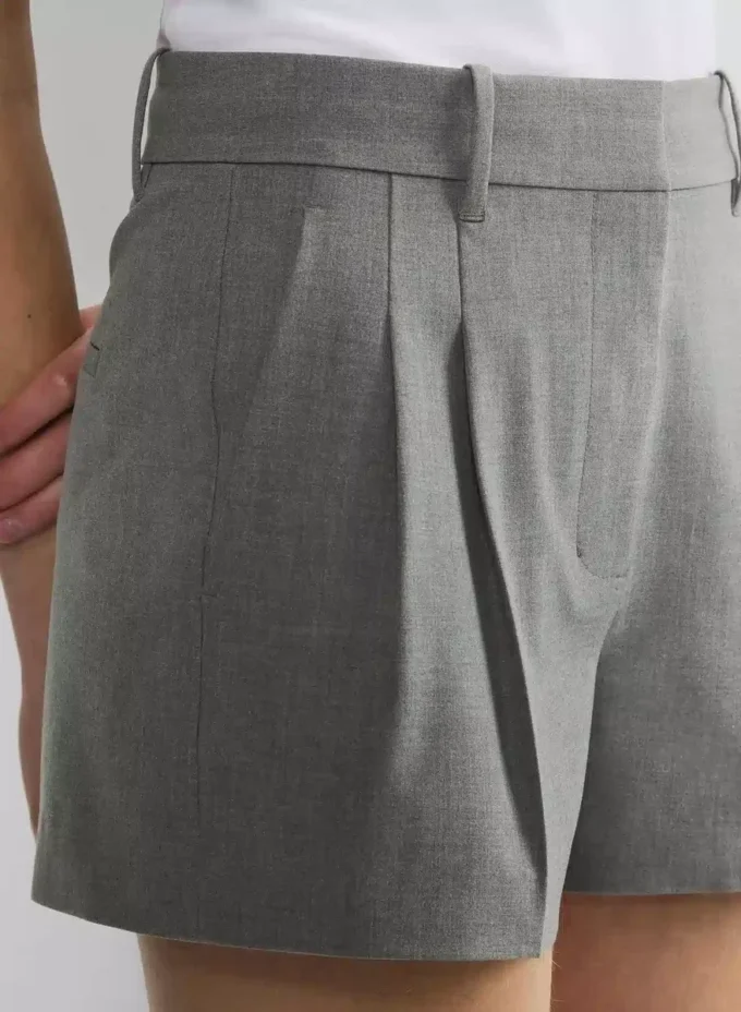 The Effortless Short™ Mini – (Re)ssential Light The Effortless Short™ Mini – (Re)ssential Light