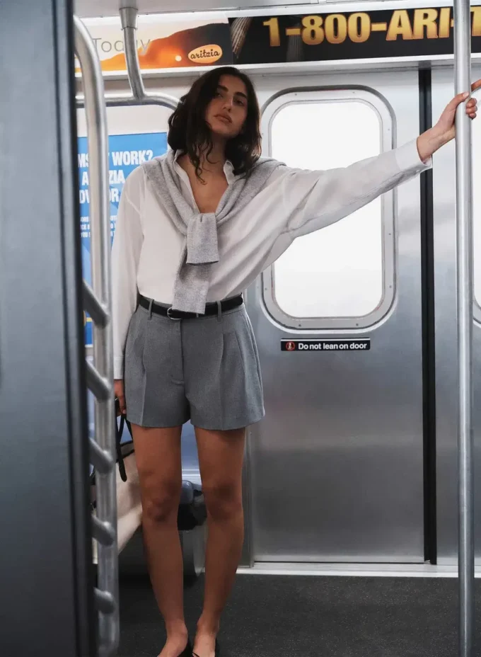 The Effortless Short™ Mini – (Re)ssential Light The Effortless Short™ Mini – (Re)ssential Light